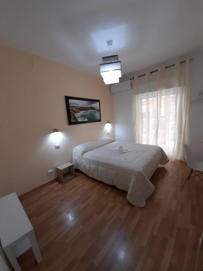Milazzo: La Porta Delle Eolie Bed and Breakfast Habitación foto