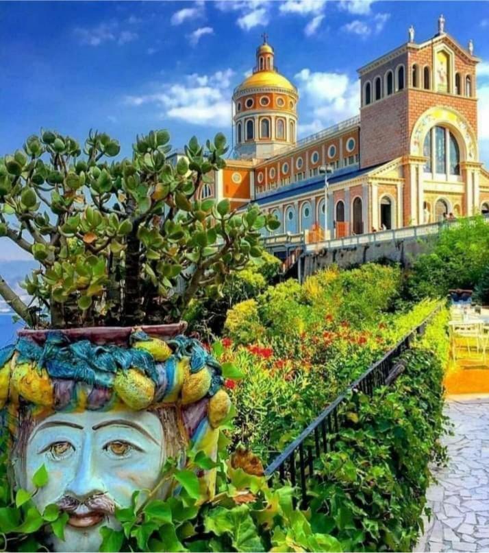 Milazzo: La Porta Delle Eolie Bed and Breakfast Exterior foto