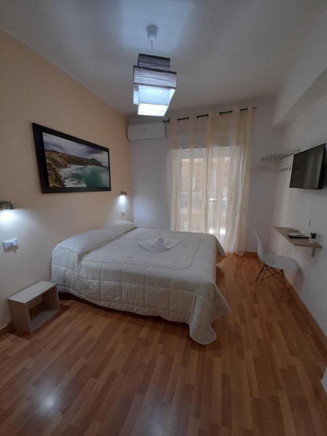 Milazzo: La Porta Delle Eolie Bed and Breakfast Habitación foto
