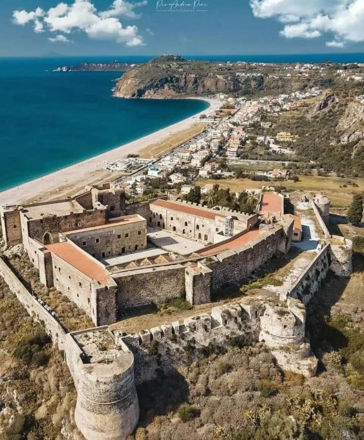 Milazzo: La Porta Delle Eolie Bed and Breakfast Exterior foto